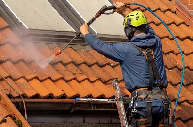 Démoussage et hydrofuge de toiture à Voncq